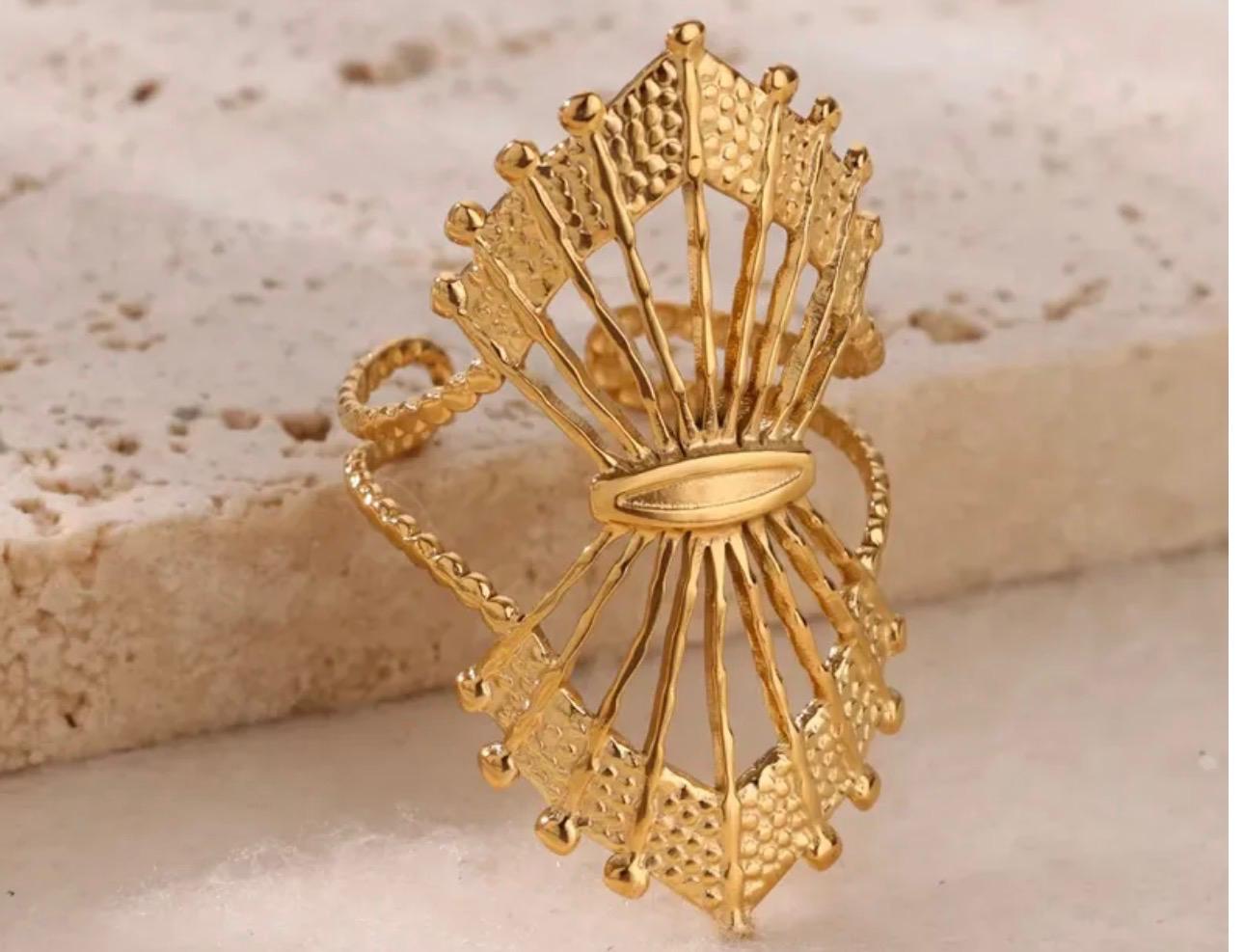 ✨ Bague Soleil Dorée en Acier Inoxydable ✨