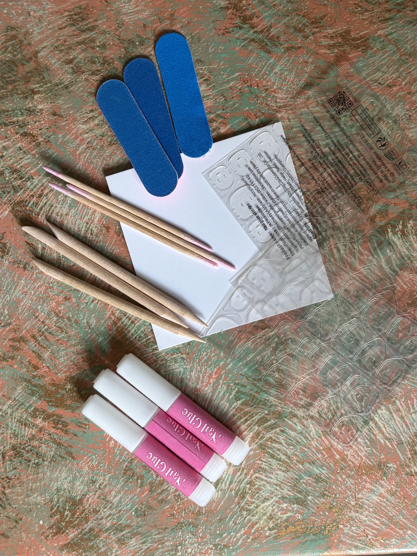 💅 Coffret de Faux Ongles Élégance & Tendance