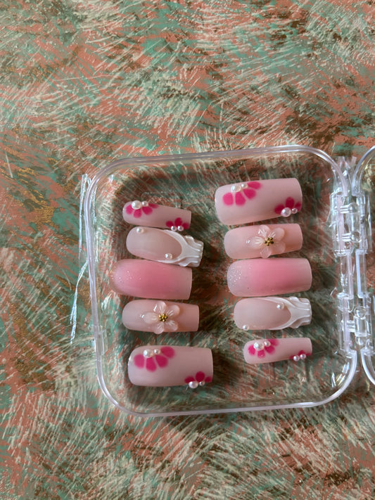 🔅 Faux Ongles Press-On « Sakura Pearl » – Élégance Florale Rose 🔅