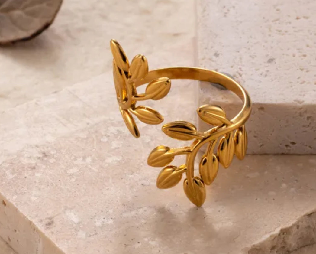 🌿 Bague Feuille Dorée en Acier Inoxydable 🌿